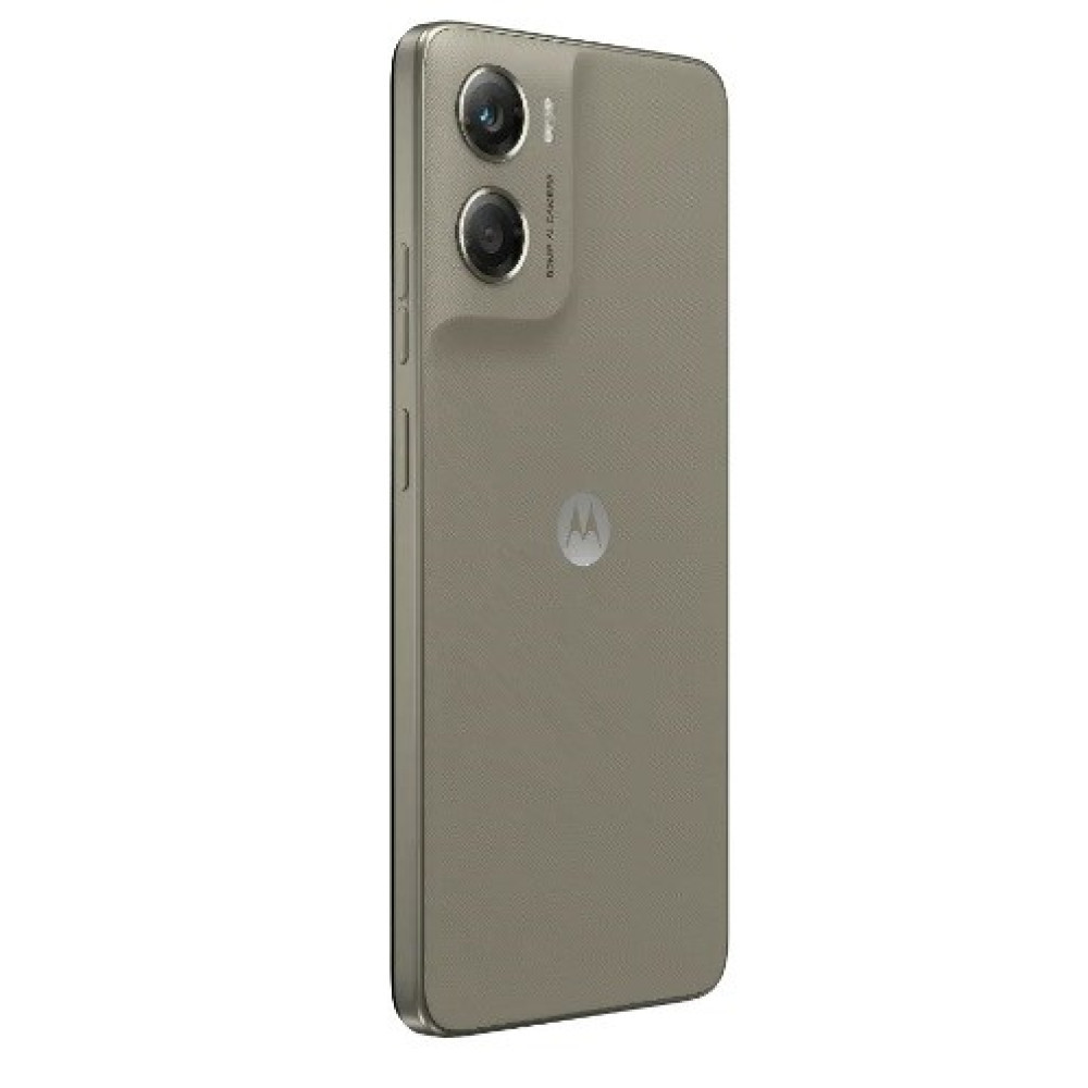 Een Motorola-smartphone in lichtbruine kleur. Het heeft dubbele camera's en het Motorola-logo. De telefoon is onder een hoek om de achterkant te laten zien.