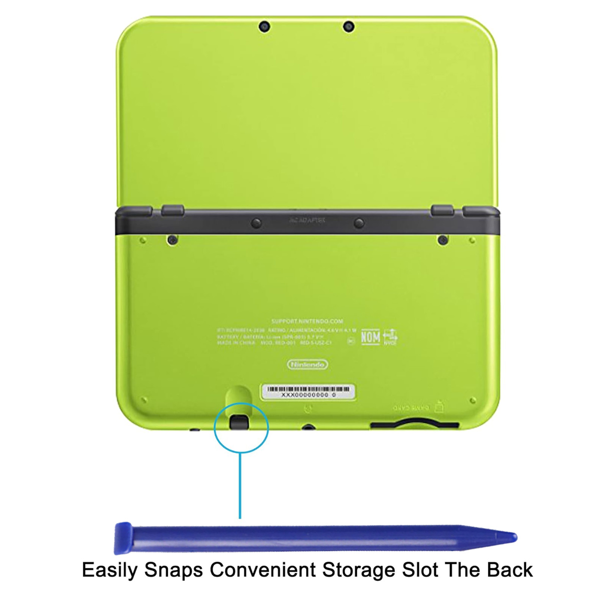 Grüne Nintendo 2DS-Konsole, Rückseite mit blauem Stift. Text zeigt das Aufbewahrungsfach. Die Konsole ist geöffnet, Stift unten gezeigt.