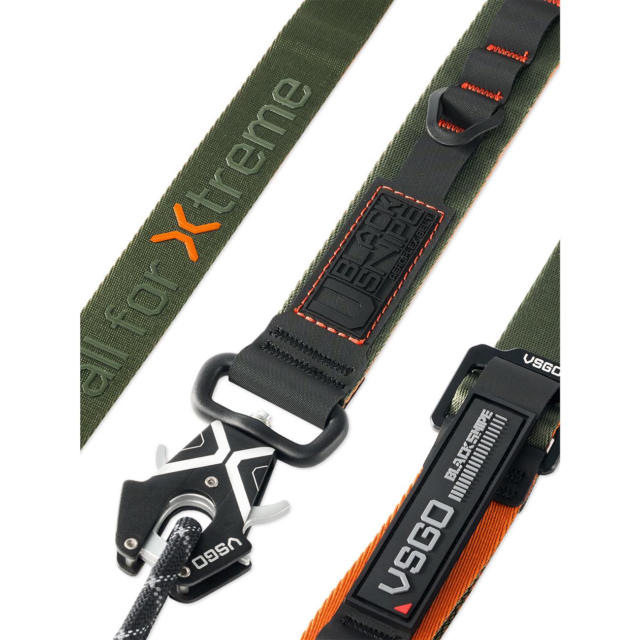 Nahaufnahme eines schwarzen und grünen Riemens mit orangefarbenen Akzenten. Enthält den Text 'all for Xtreme', 'VSGO', einen Metallclip und ein Seil.