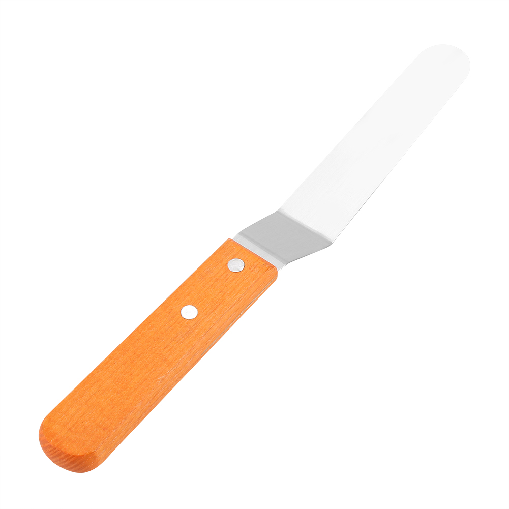 Ein Spatel mit einem orangefarbenen Holzgriff und einer silbernen Klinge. Er befindet sich auf einem weißen Hintergrund.