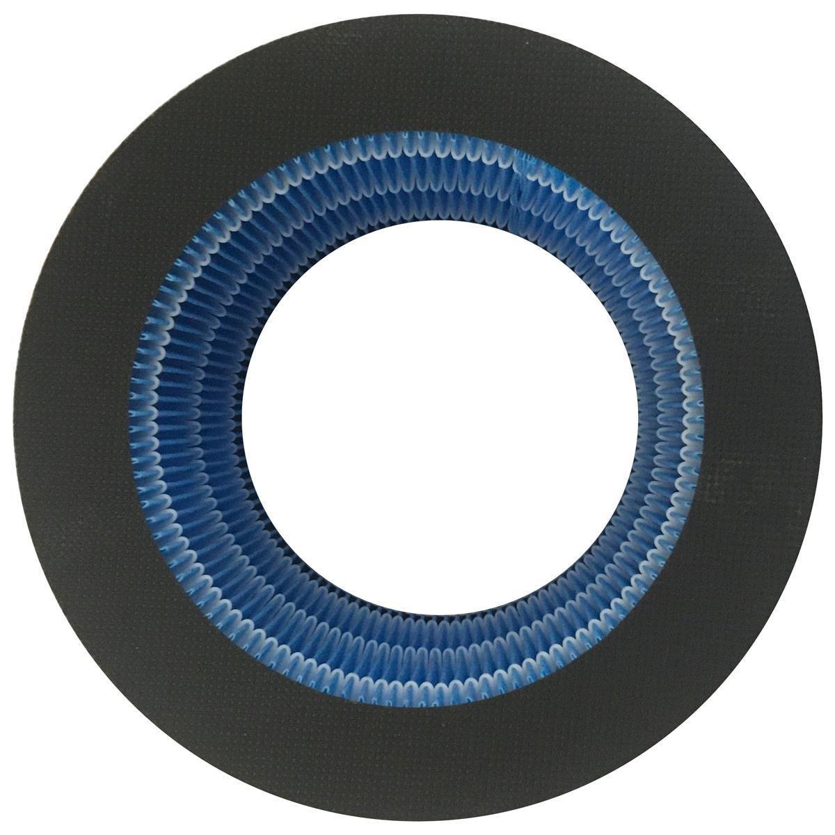 Runder Luftfilter mit schwarzem Außenring, blauem, plissiertem Innenbereich und weißer, offener Mitte.
