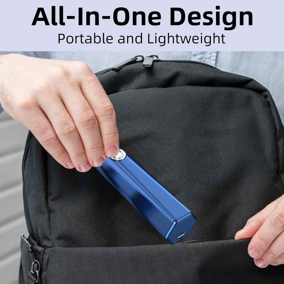 Die Hand steckt ein blaues, rechteckiges Gerät in eine schwarze Rucksacktasche. Weißer Text oben: 'All-In-One Design'.