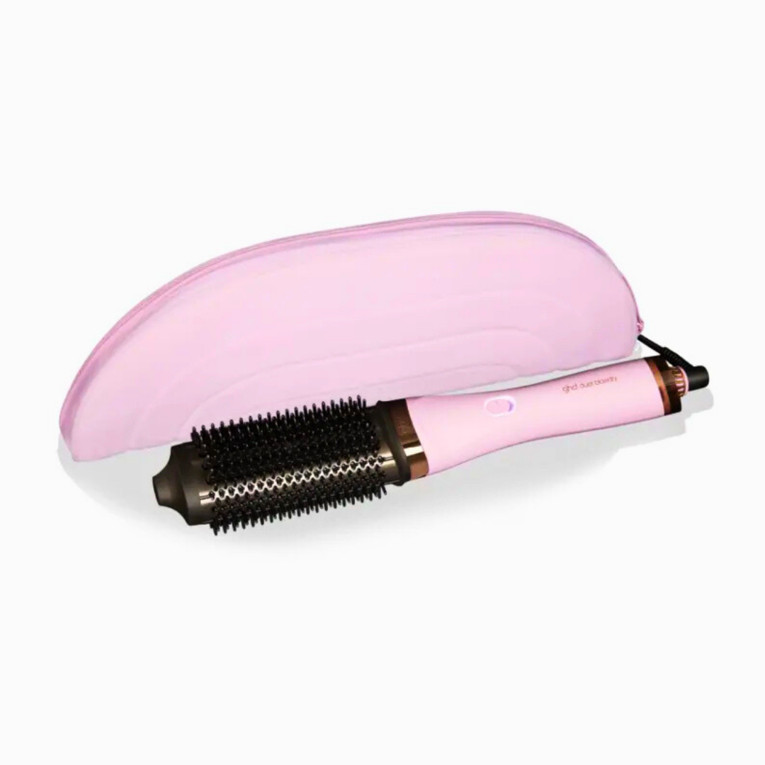 Eine rosa Haarbürste mit schwarzem Borstenkopf und einem rosa Etui auf weißem Hintergrund.