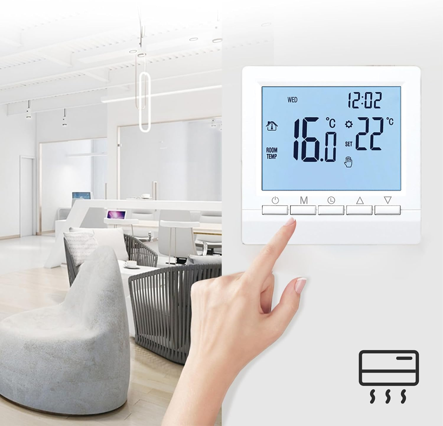 Eine Hand berührt ein Thermostat, das 16 Grad anzeigt. Im Hintergrund ein Büro mit modernen Möbeln.