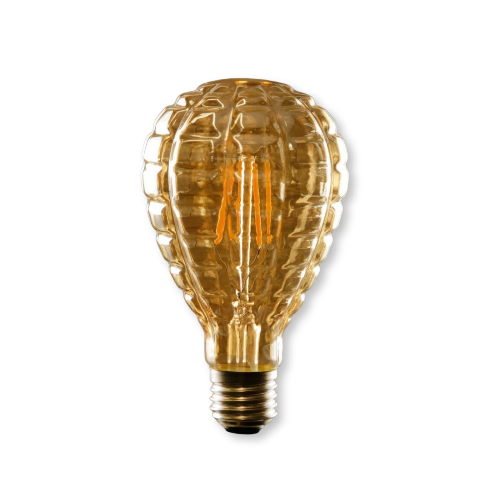 Una lampadina decorativa dorata con superficie strutturata, su sfondo bianco. Ha una forma arrotondata.