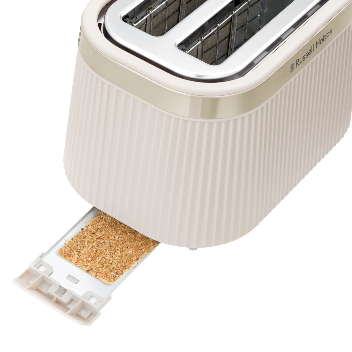 Ein cremefarbener Russell Hobbs Toaster mit geöffneter Krümelschublade, gefüllt mit Brotkrumen. Oben sind Schlitze zum Toasten.