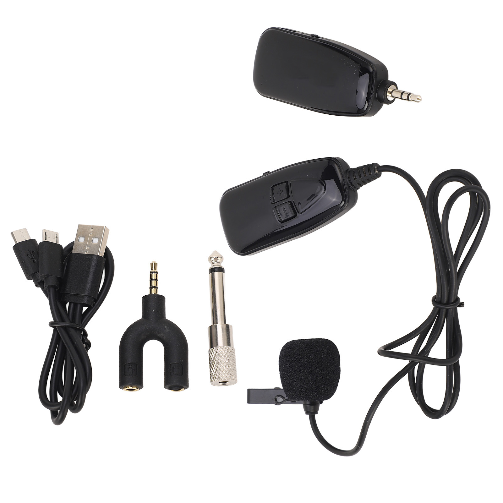 Set von Audio-Geräten, darunter Mikrofone, Adapter und ein USB-Kabel, vor weißem Hintergrund.