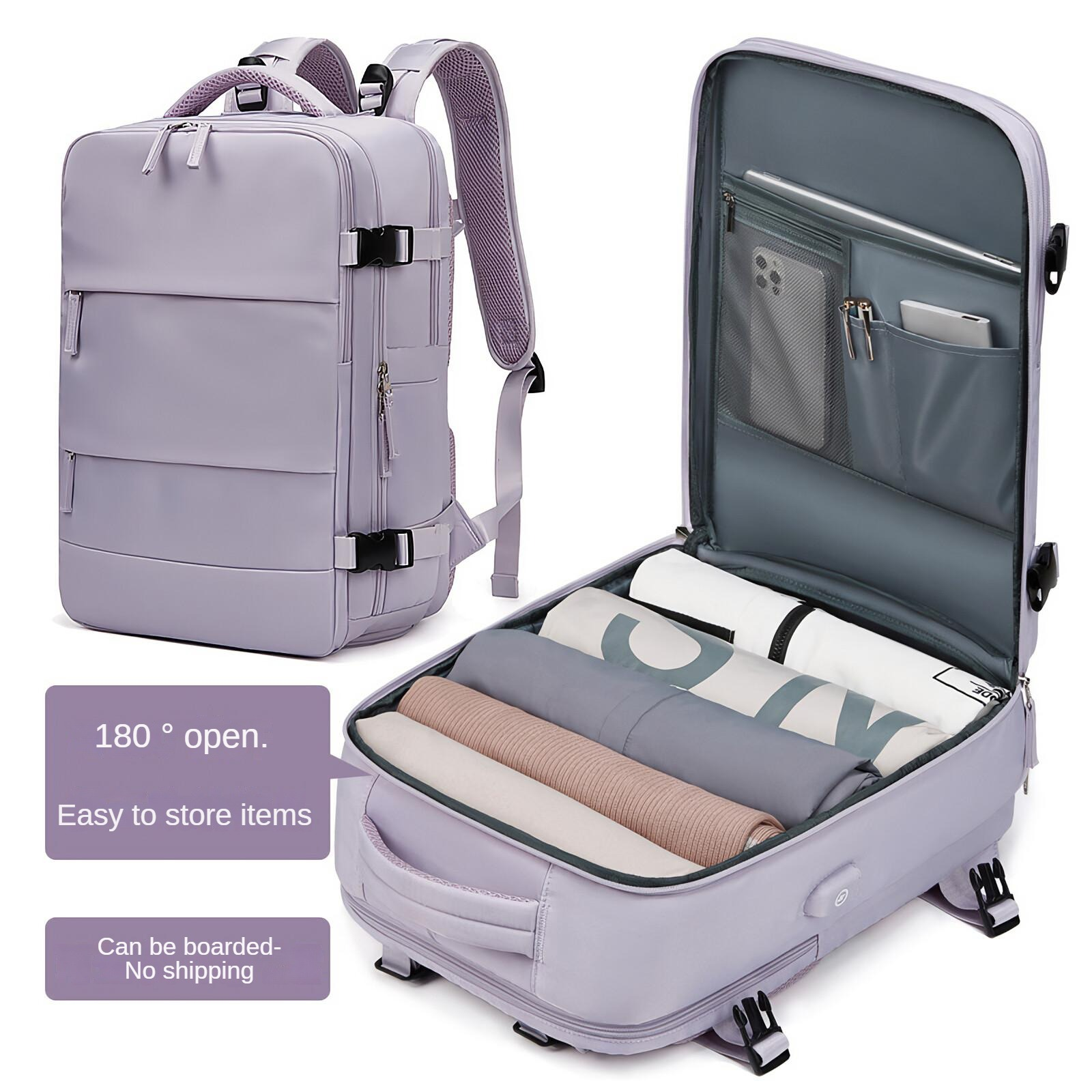 Ein lila Koffer ist geöffnet und zeigt Kleidung und Taschen. Daneben steht ein geschlossener Koffer.