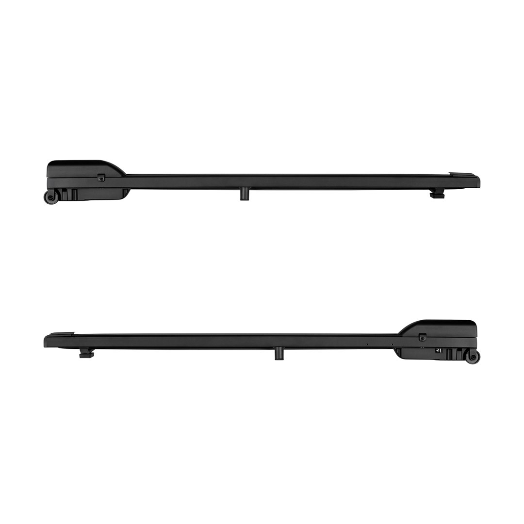 Dwa czarne, wydłużone obiekty, prawdopodobnie szyny, są ułożone poziomo. Każdy ma zaokrąglony koniec z małym kółkiem i wydłużonym prętem.