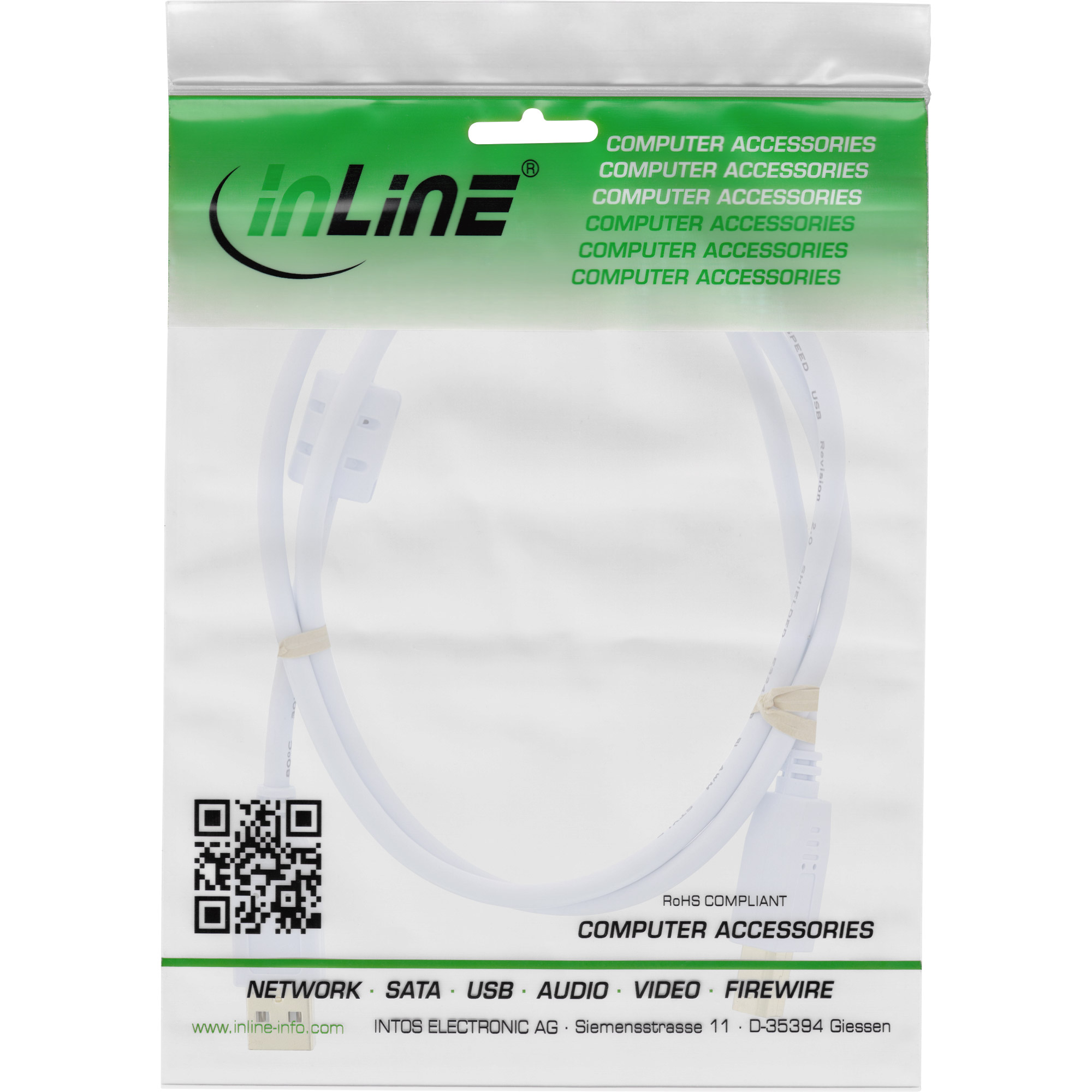 Un câble d'ordinateur blanc dans un emballage plastique transparent. L'emballage a du texte vert et blanc, et un code QR est visible.