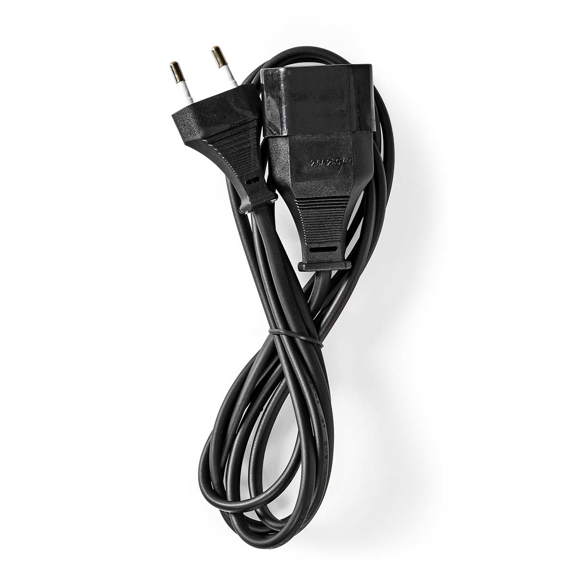 Ein schwarzes Netzkabel auf weißem Hintergrund. Es hat einen Stecker an einem Ende und eine Buchse am anderen. Das Kabel ist geschlungen.