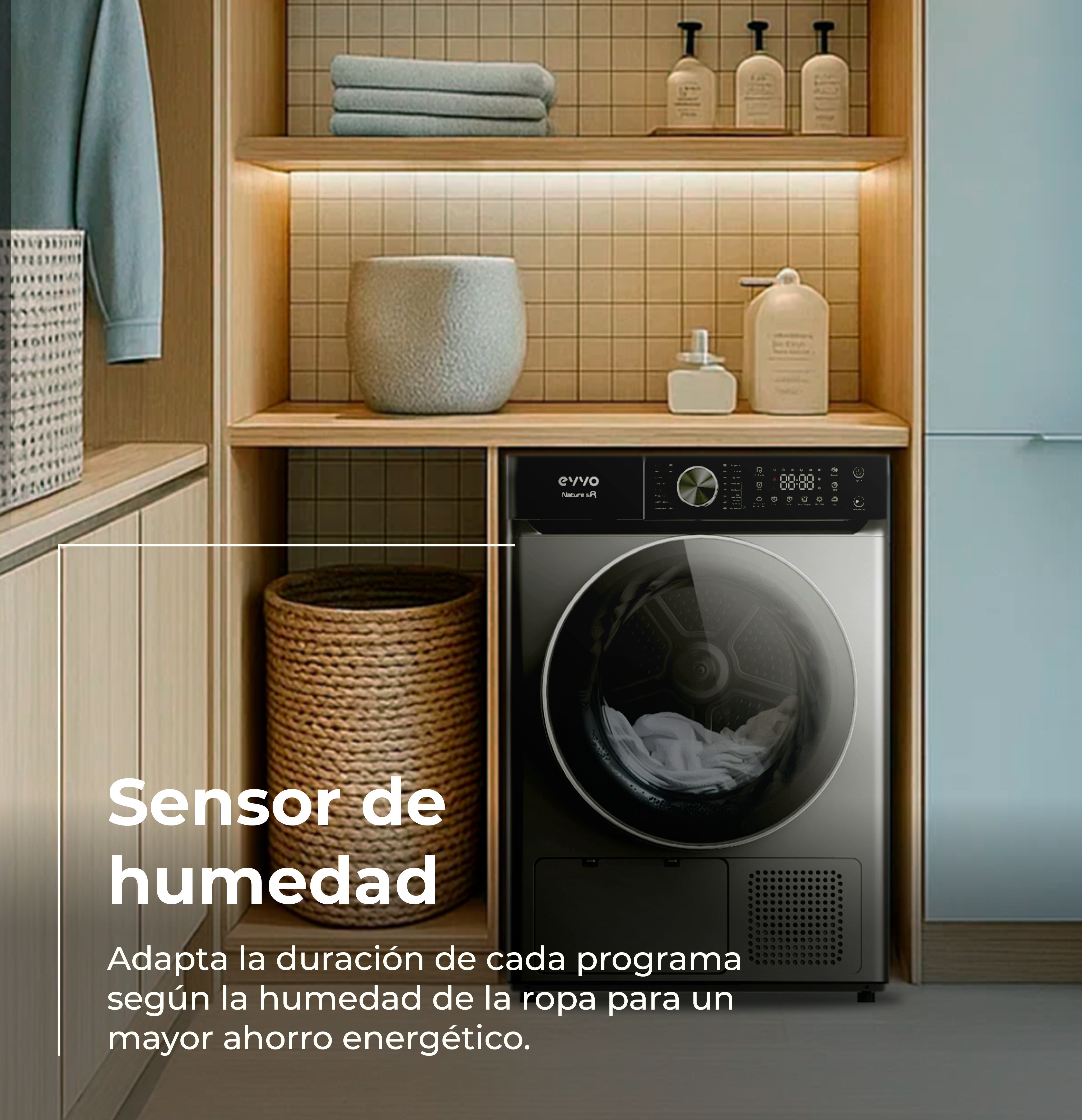 Una lavadora moderna está en un armario de madera. Hay toallas, artículos de tocador y una cesta de mimbre.