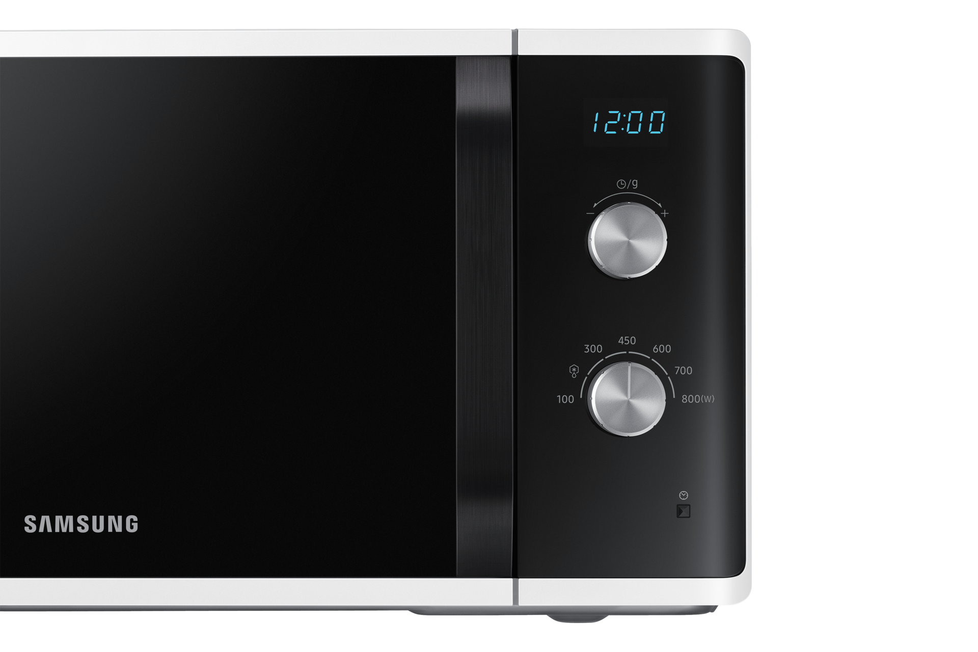 Pokazano kuchenkę mikrofalową Samsung. Ma czarne drzwi i panel sterowania z pokrętłami i cyfrowym zegarem.