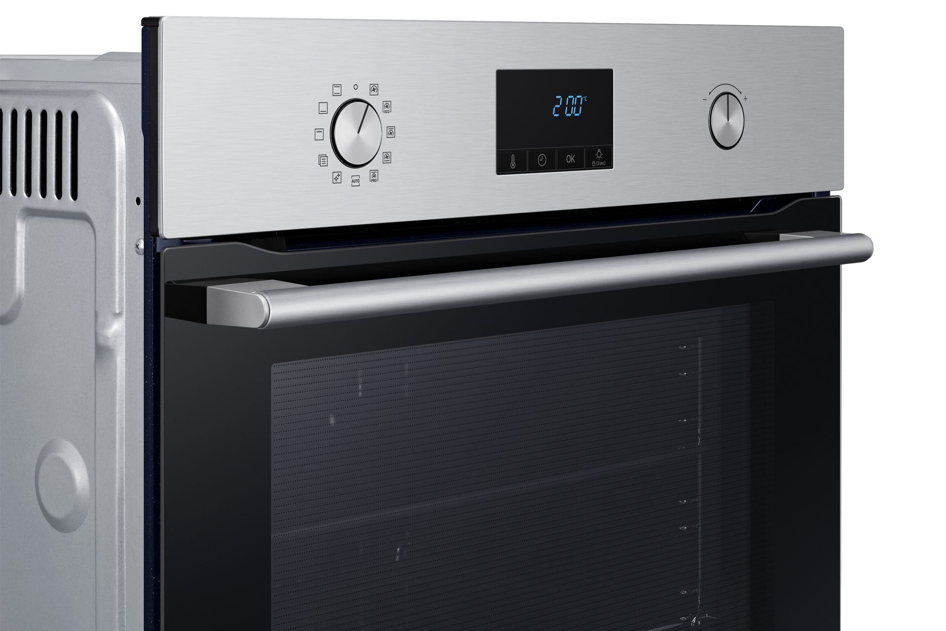 Un forno in acciaio inossidabile con display digitale che mostra 200 gradi. La porta del forno è nera con maniglia argentata.