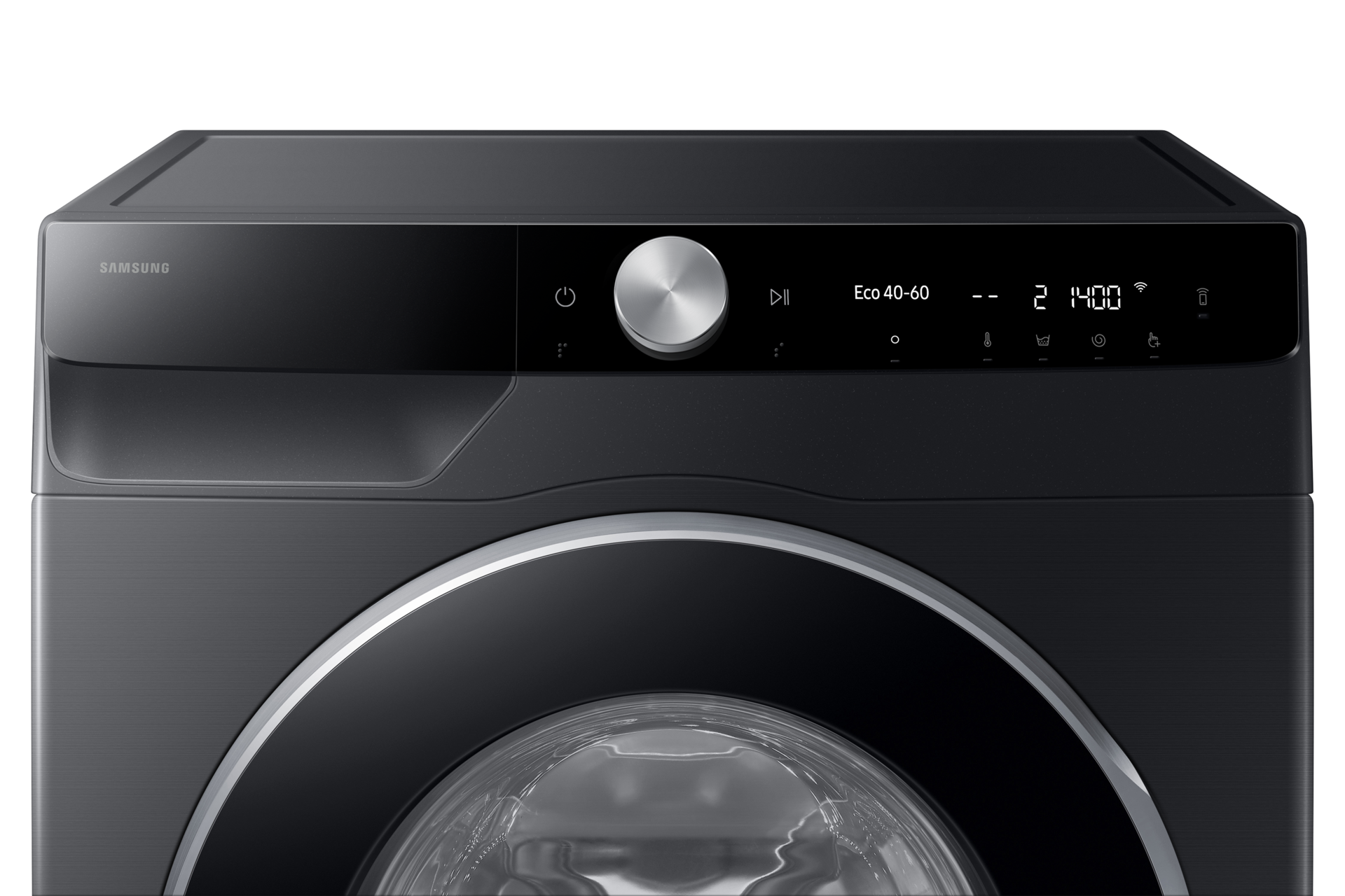 Nahaufnahme einer schwarzen Samsung Waschmaschine. Sie hat einen runden Knopf, ein Digitaldisplay und eine Glastür.