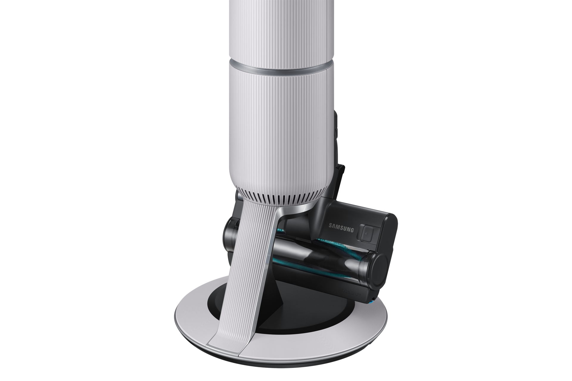 Una aspiradora Samsung blanca y plateada sobre una base negra. Es un modelo vertical inalámbrico con una base de carga.