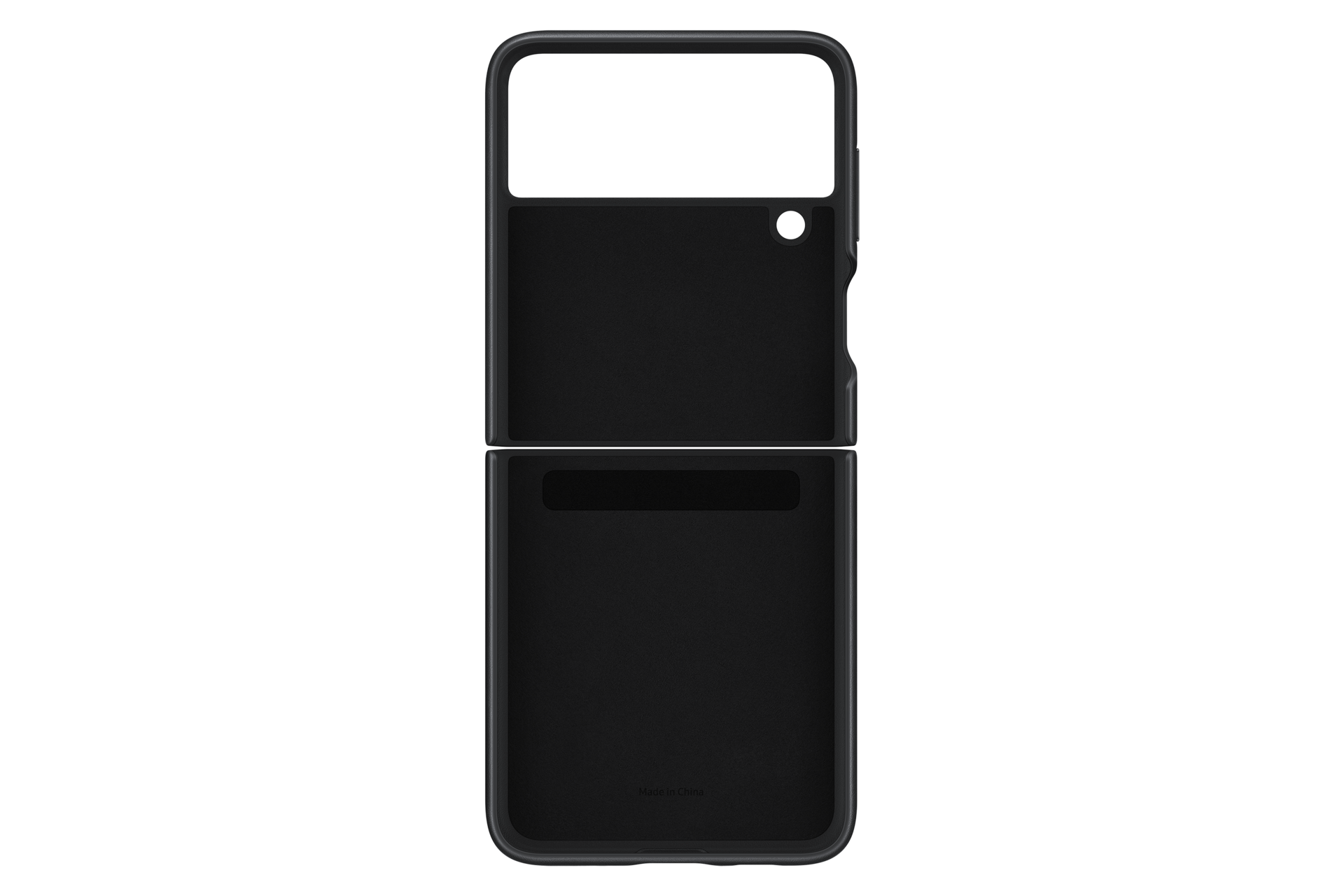 Funda negra plegable para teléfono, abierta. Secciones rectangulares, con un agujero para la cámara. Texto 'Made in China'.
