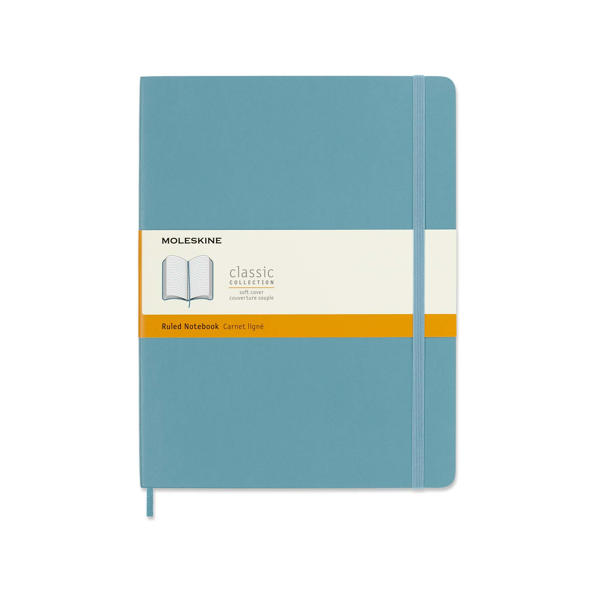 Ein türkisfarbenes Moleskine-Notizbuch mit weißem und orangefarbenem Etikett. Es hat ein Gummiband und ein Lesezeichen.