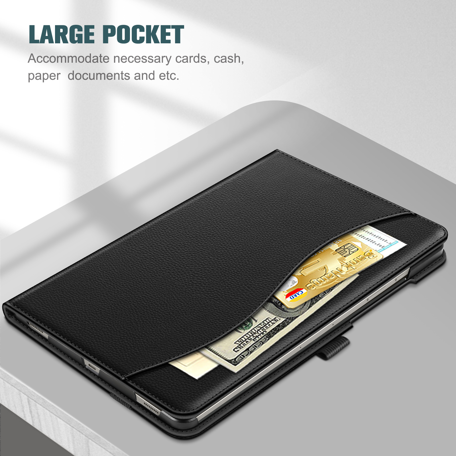 Schwarze Tablethülle mit einer Tasche, in der sich eine Kreditkarte und Geld befinden. Der Text 'LARGE POCKET' ist sichtbar.