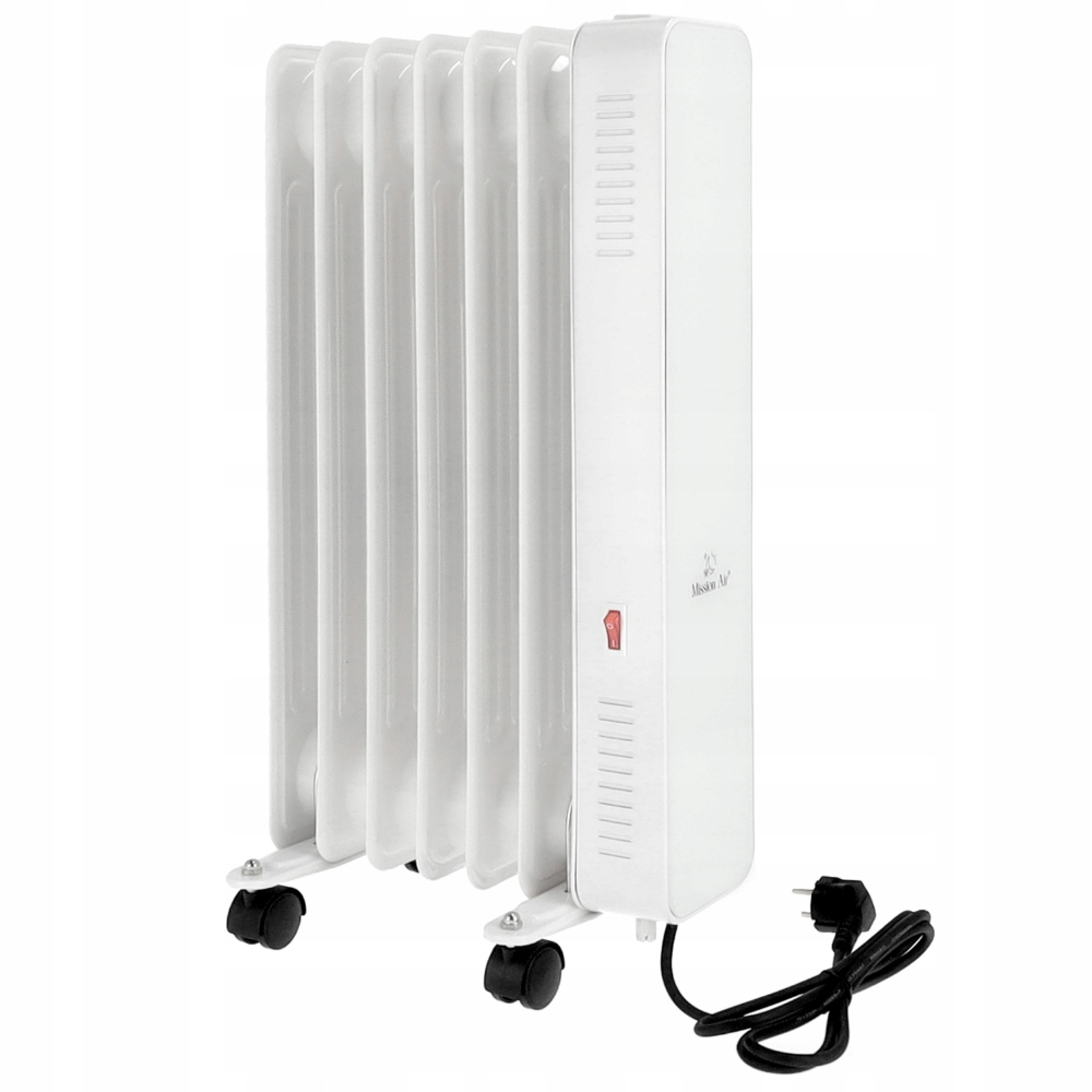 Biały grzejnik olejowy z siedmioma żebrami, na kółkach. Ma czerwony włącznik i czarny przewód zasilający.
