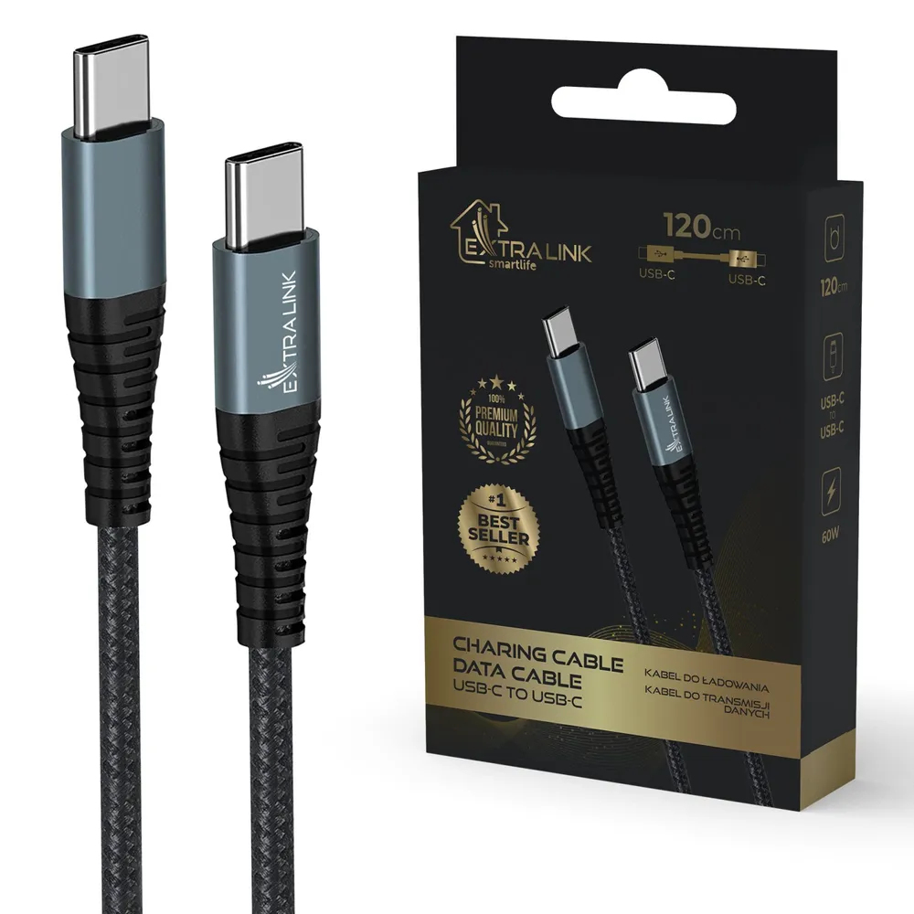 Due cavi USB-C e una confezione del prodotto. I cavi sono grigi e neri. La confezione ha il marchio e le specifiche del cavo.
