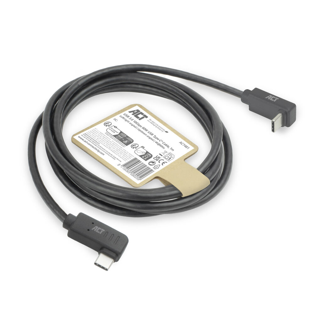 Een zwarte USB-C-kabel met haakse connectoren en een productlabel. De kabel is opgerold en ligt op een wit oppervlak.