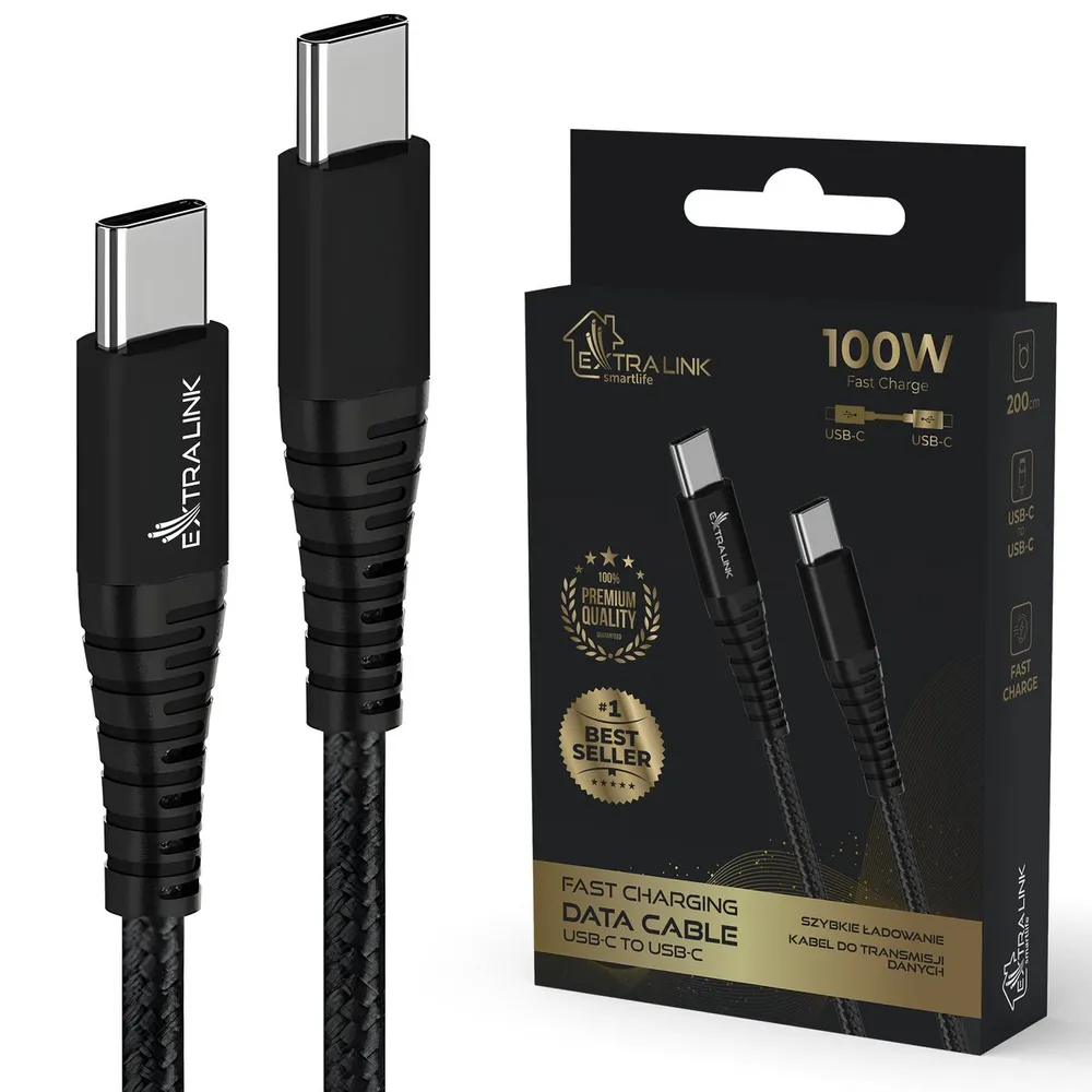Due cavi USB-C neri, uno a sinistra e uno a destra. Una scatola mostra un cavo e il testo 'Fast Charging Data Cable'.