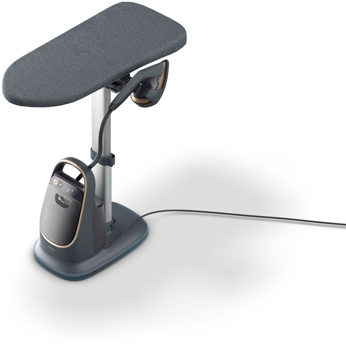 Stacja do prasowania z szarą deską do prasowania i generatorem pary. Czarny kabel rozciąga się w prawo. Tło jest białe.