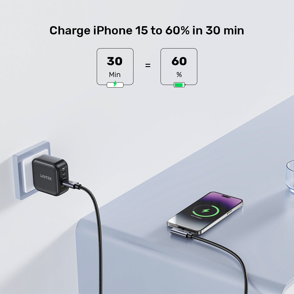 Das Bild zeigt ein iPhone beim Aufladen. Der Text besagt, dass es in 30 Minuten auf 60 % auflädt. Ein schwarzes Ladegerät und Kabel sind angeschlossen.