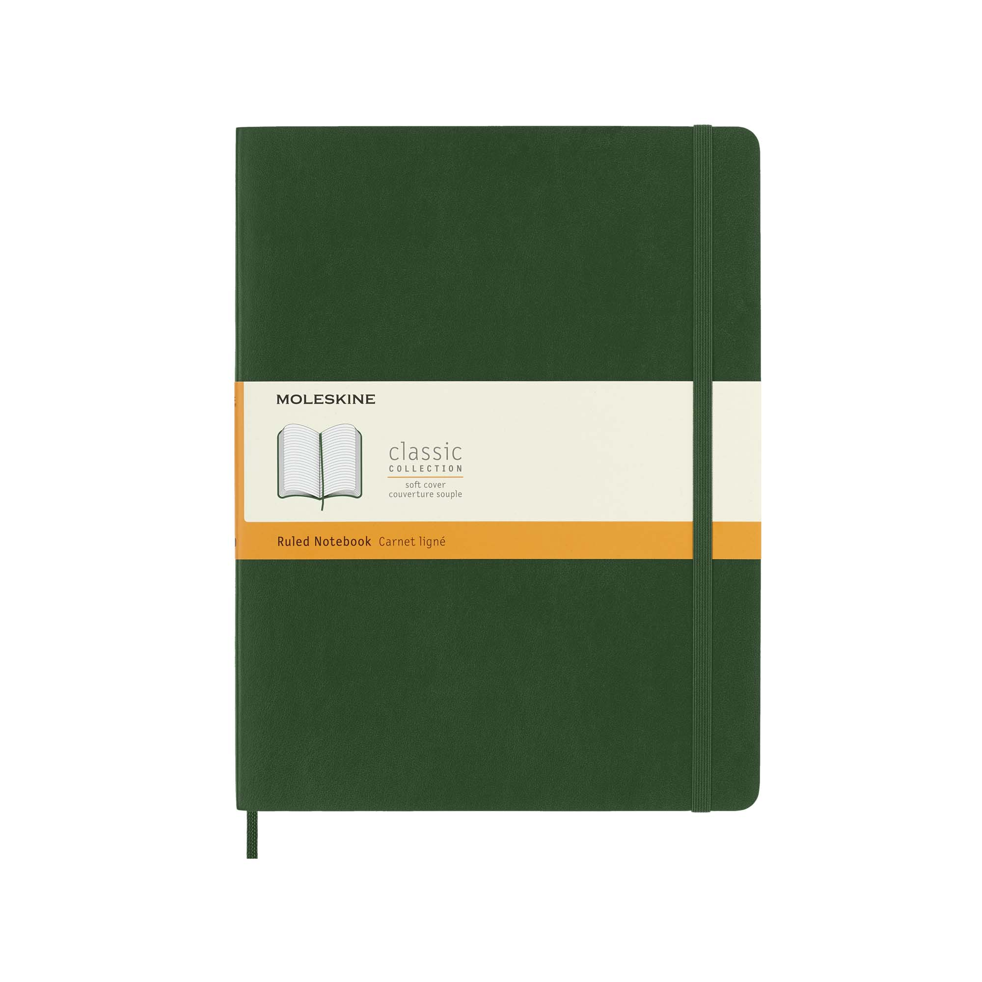 Ein grünes Moleskine-Notizbuch. Der Umschlag hat ein Band. Ein Etikett zeigt die Marke und den Text 'classic collection'.