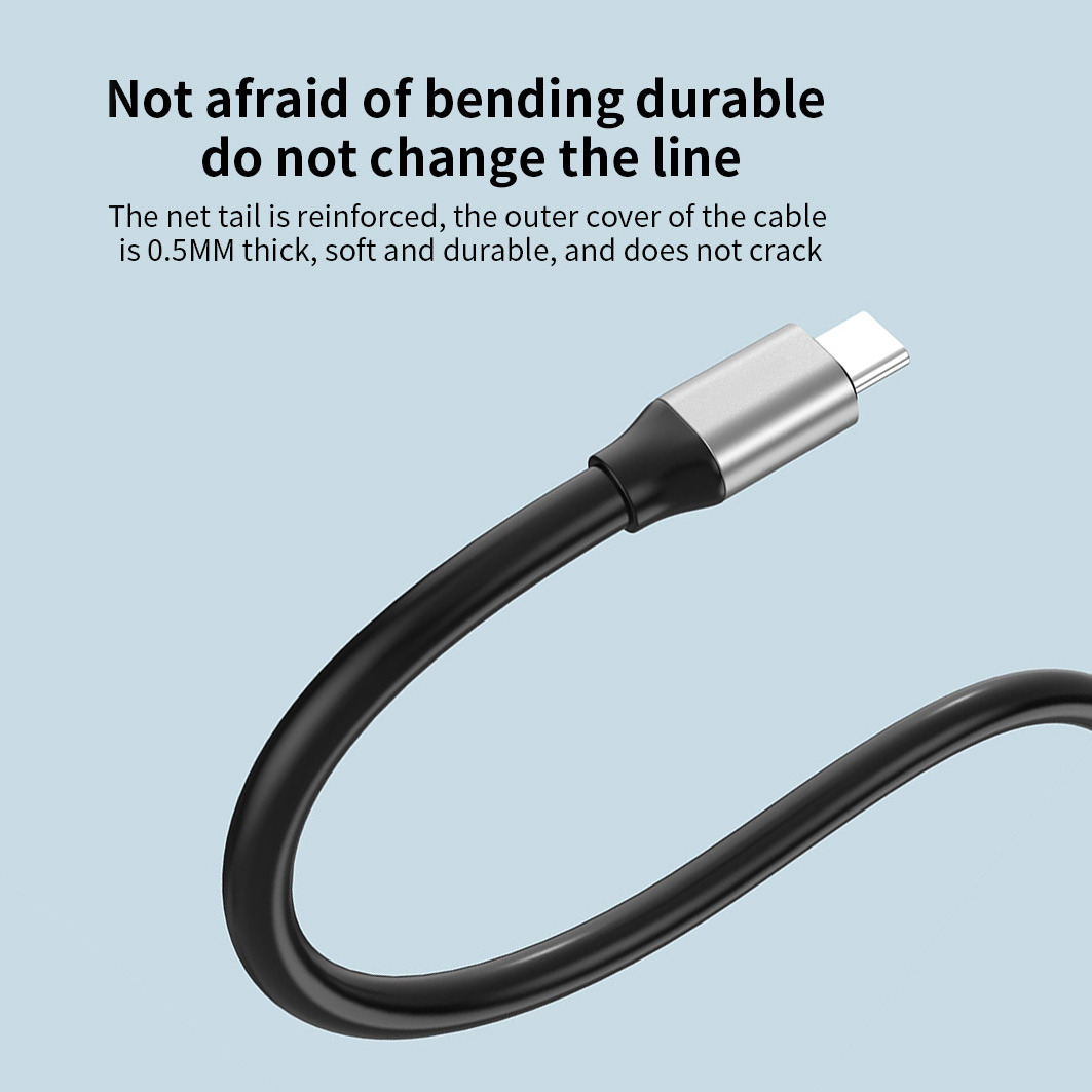 Gros plan d'un câble USB-C noir avec un connecteur argenté. Le texte décrit le câble comme durable et pliable.