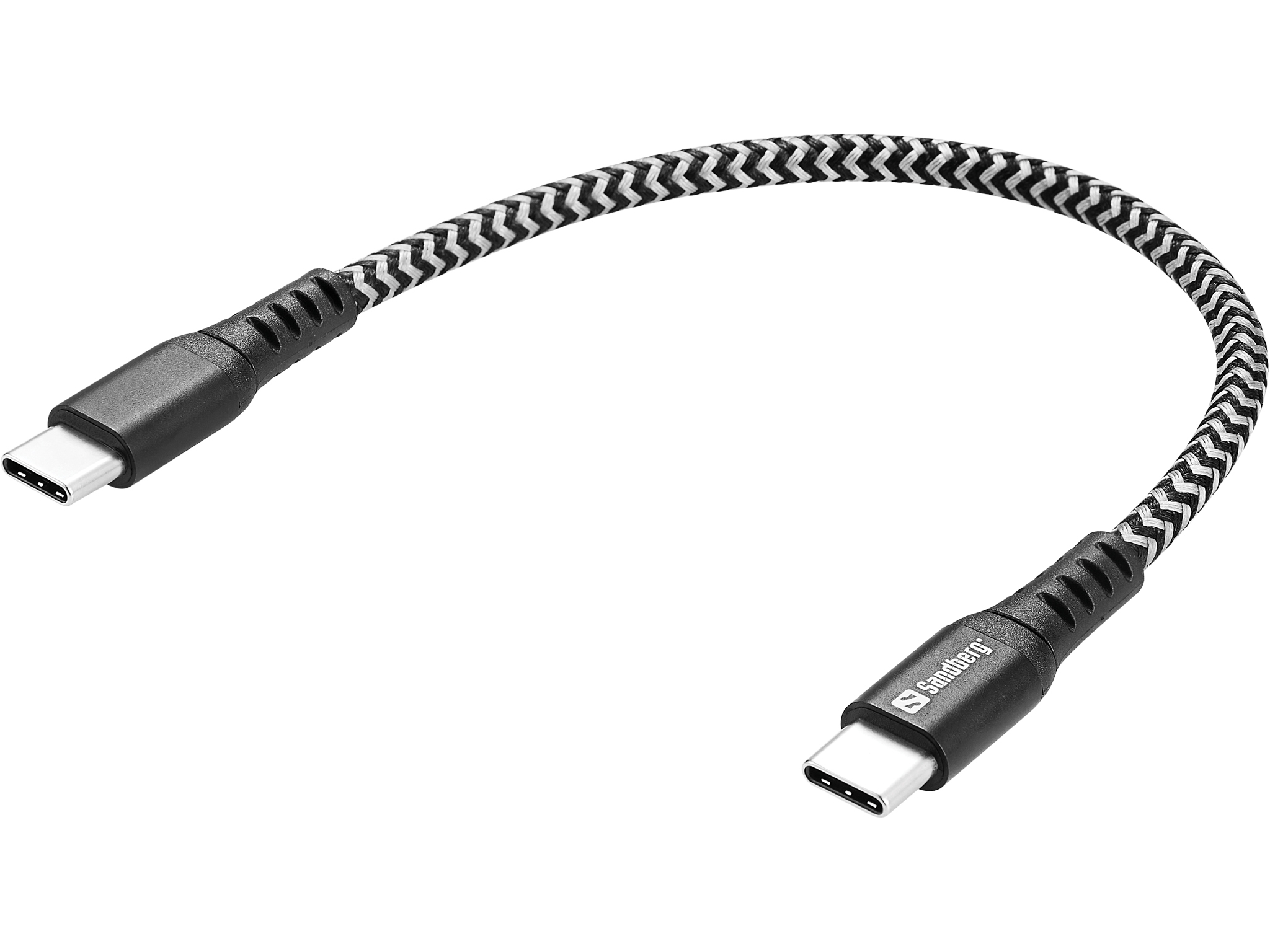 Cavo USB-C. Connettori neri con cavo intrecciato bianco e nero. Un connettore ha il logo Sandberg.