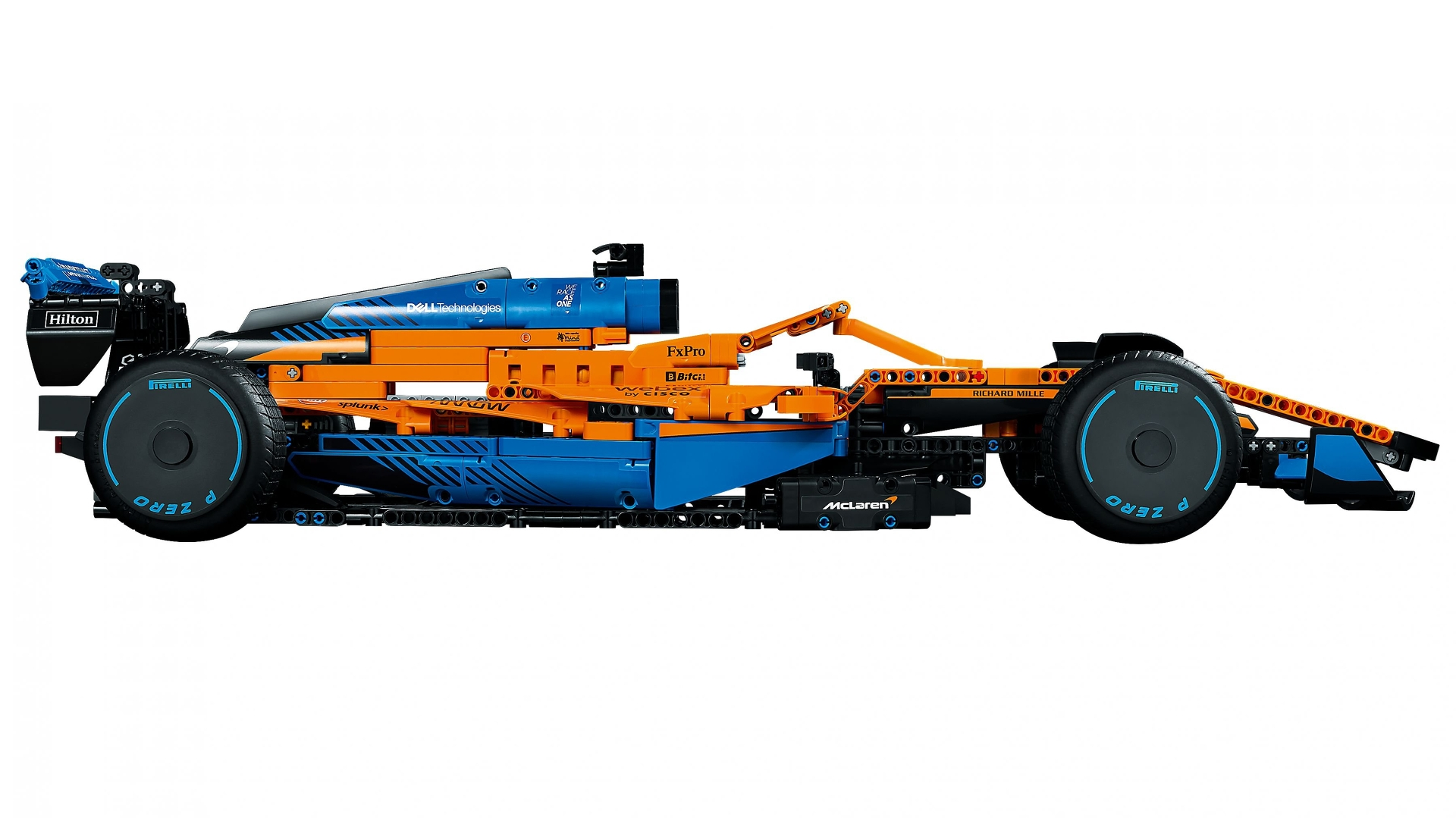 Ein Lego McLaren F1-Automodell, überwiegend orange und blau, mit schwarzen Rädern. Sponsoren sind Pirelli, Hilton und Dell Technologies.