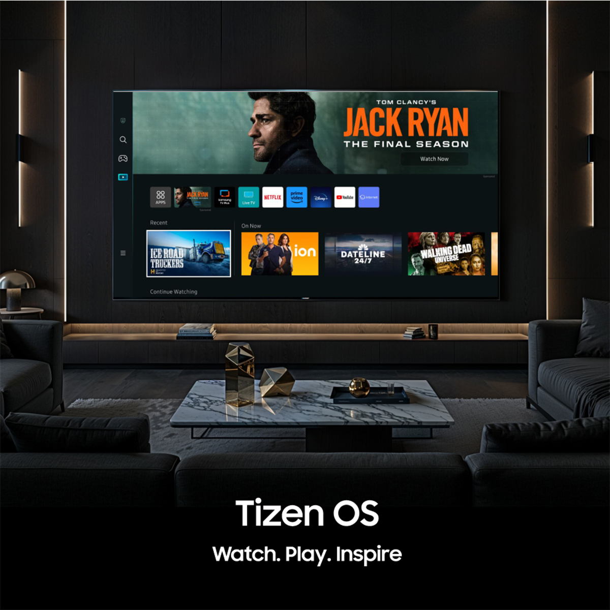 Un salón moderno presenta un televisor que muestra 'Jack Ryan', con iconos de aplicaciones de streaming. La habitación incluye una mesa de centro y sofás.