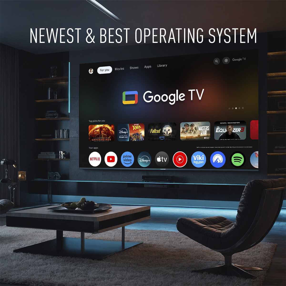 Nowoczesny salon z dużym telewizorem wyświetlającym aplikacje Google TV. Czarny fotel, kwadratowy stół i biały dywan są na pierwszym planie.