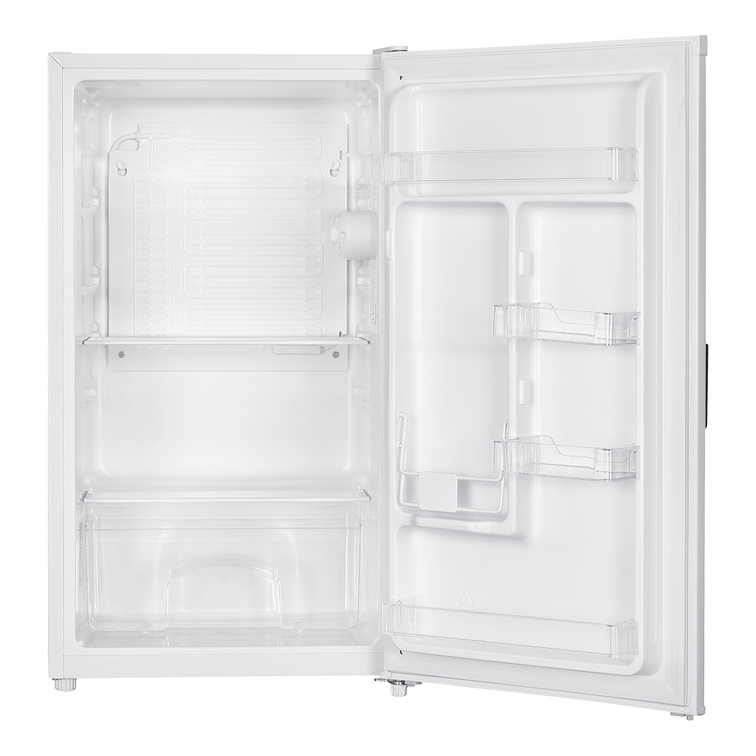 Un refrigerador blanco abierto. El interior tiene estantes, compartimentos y recipientes de almacenamiento transparentes. La puerta está entreabierta, mostrando el interior.