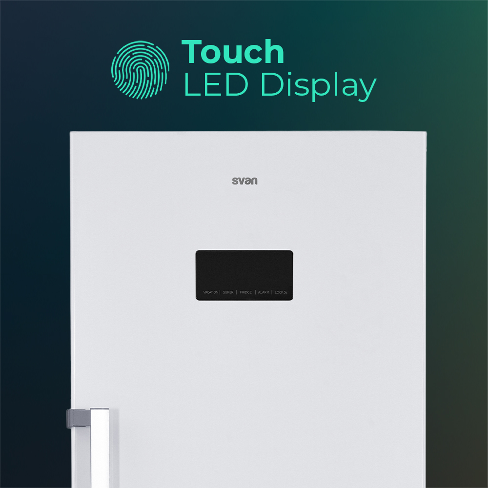Refrigerador blanco con pantalla negra. La pantalla muestra opciones como vacaciones, súper, nevera, alarma y bloqueo.