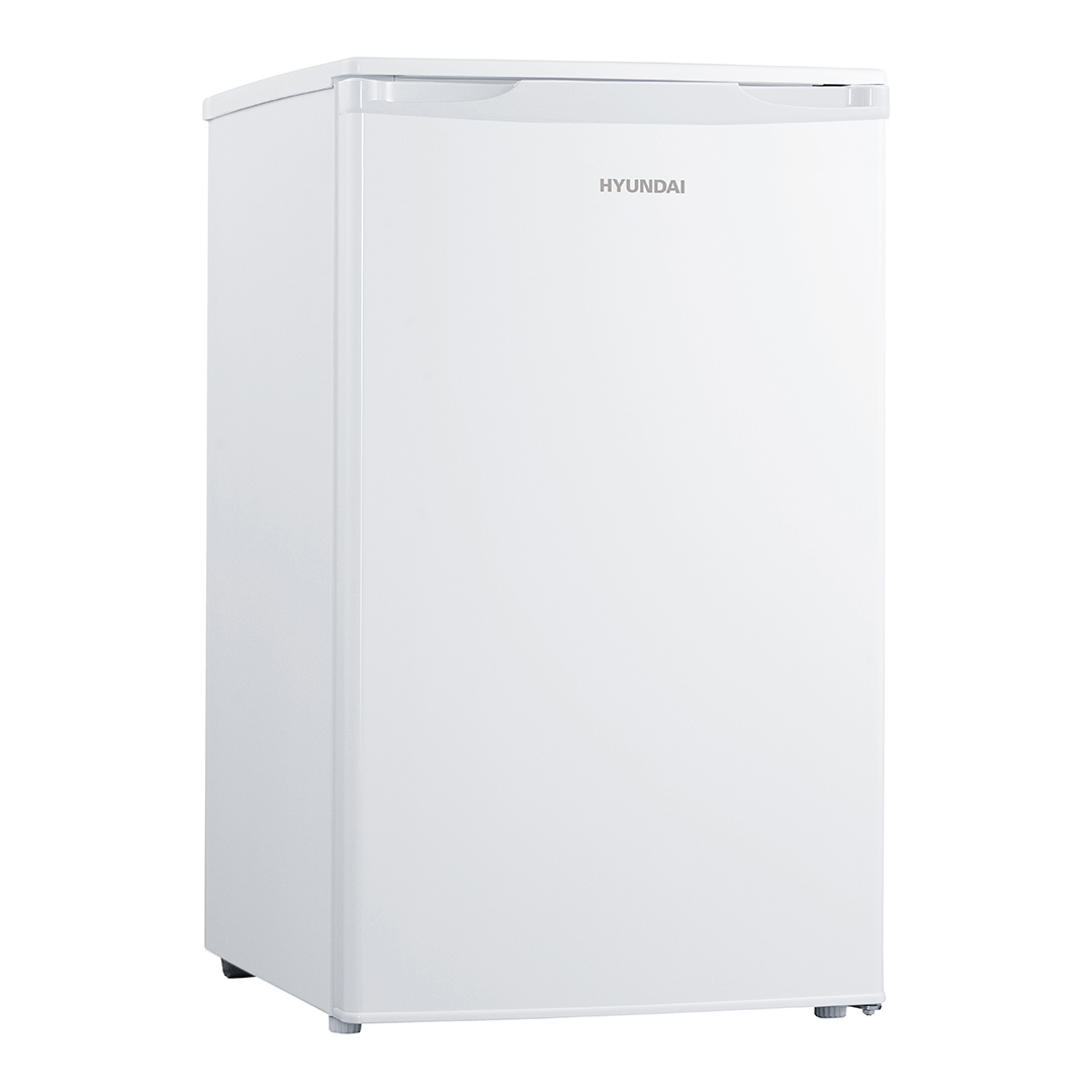 Un mini-refrigerador blanco con el logotipo de HYUNDAI. Tiene una sola puerta y descansa sobre pequeños pies grises. El fondo es blanco.