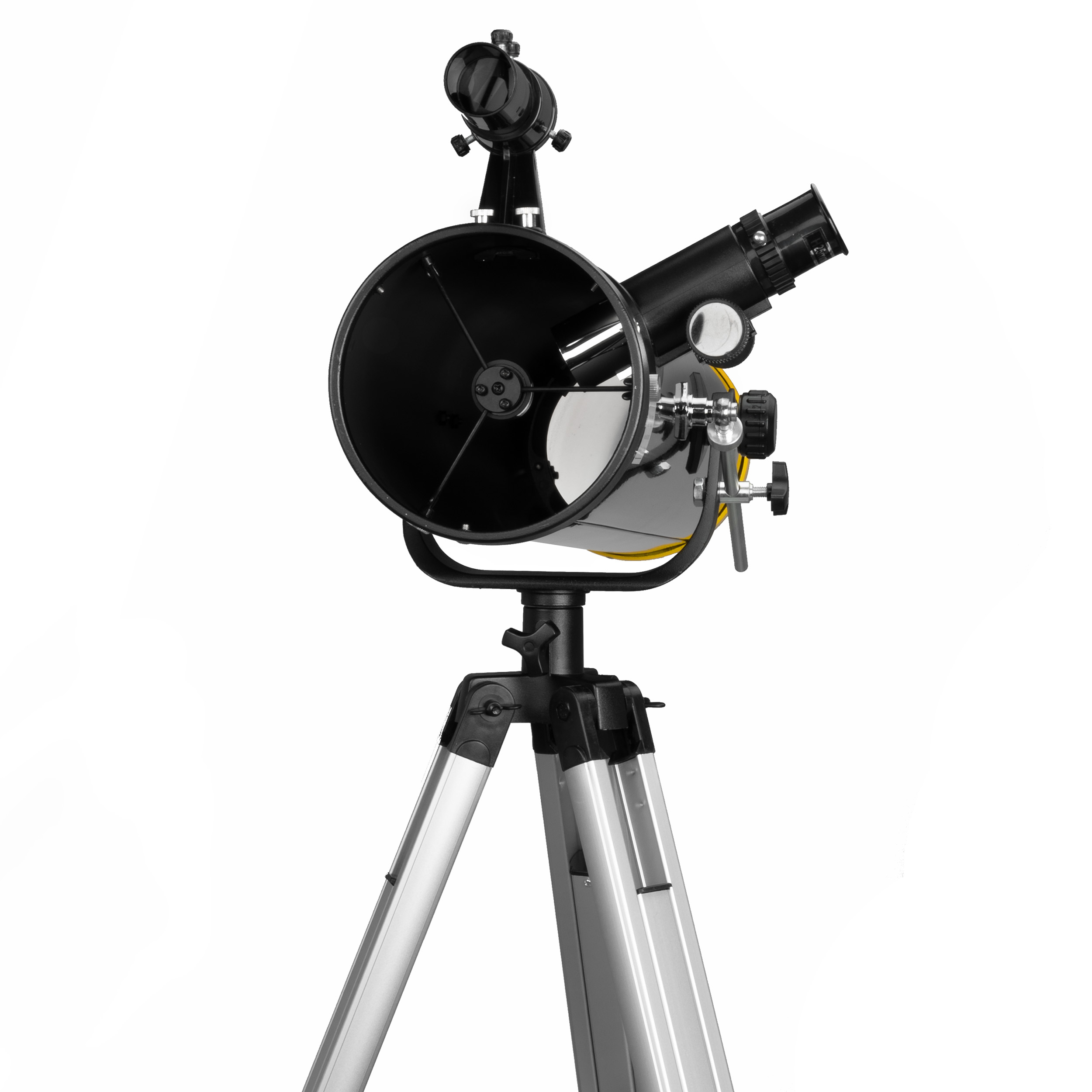 Un telescopio su un treppiede è mostrato su sfondo bianco. Il telescopio ha parti nere e argentate.