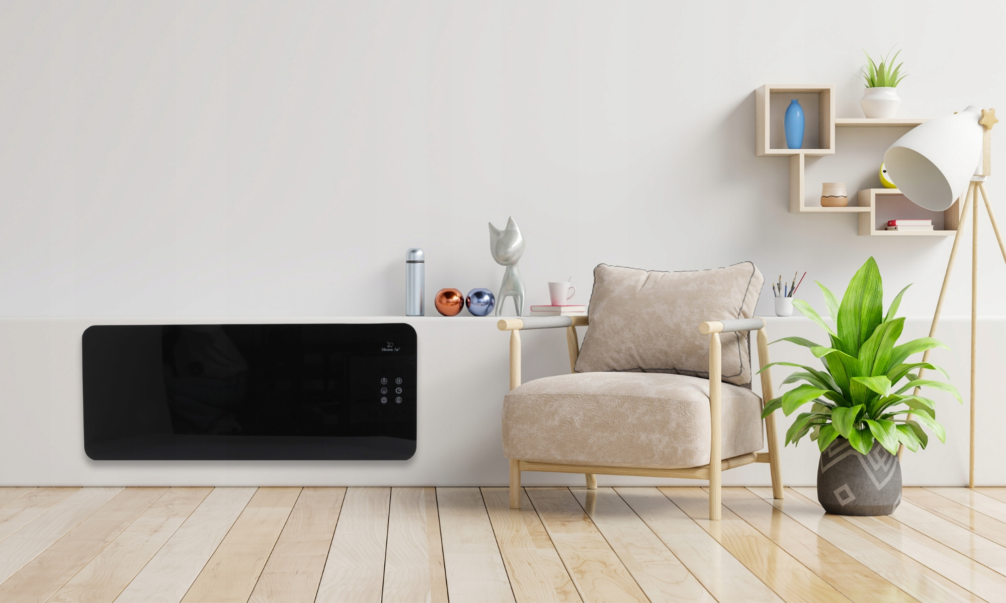 Scena w salonie z czarnym grzejnikiem, beżowym fotelem, drewnianą podłogą i rośliną doniczkową.