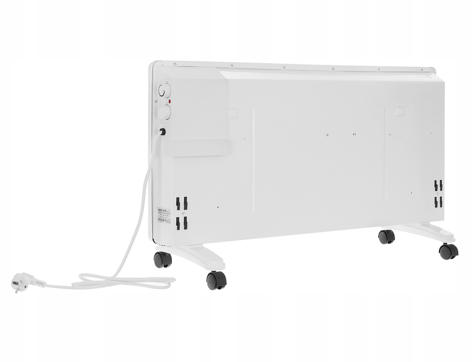 Biały grzejnik elektryczny na kółkach. Posiada przewód zasilający z wtyczką. Sterowanie znajduje się z boku.