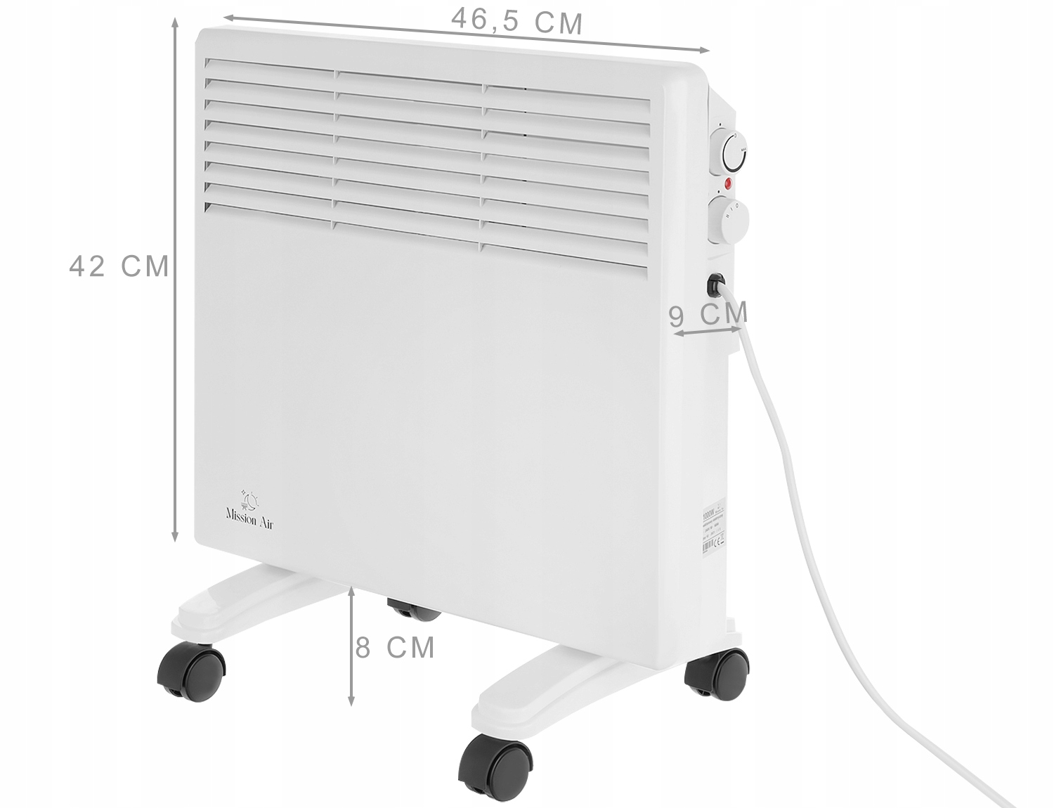 Biały grzejnik elektryczny Mission Air z wymiarami. Ma panel sterowania, przewód zasilający i stoi na kółkach.