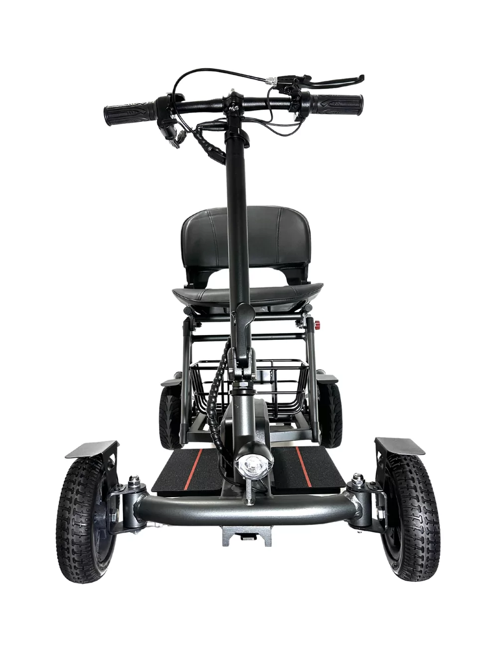 Un scooter de movilidad gris con asiento, manillar y cesta negros. Tiene tres ruedas y está sobre fondo blanco.