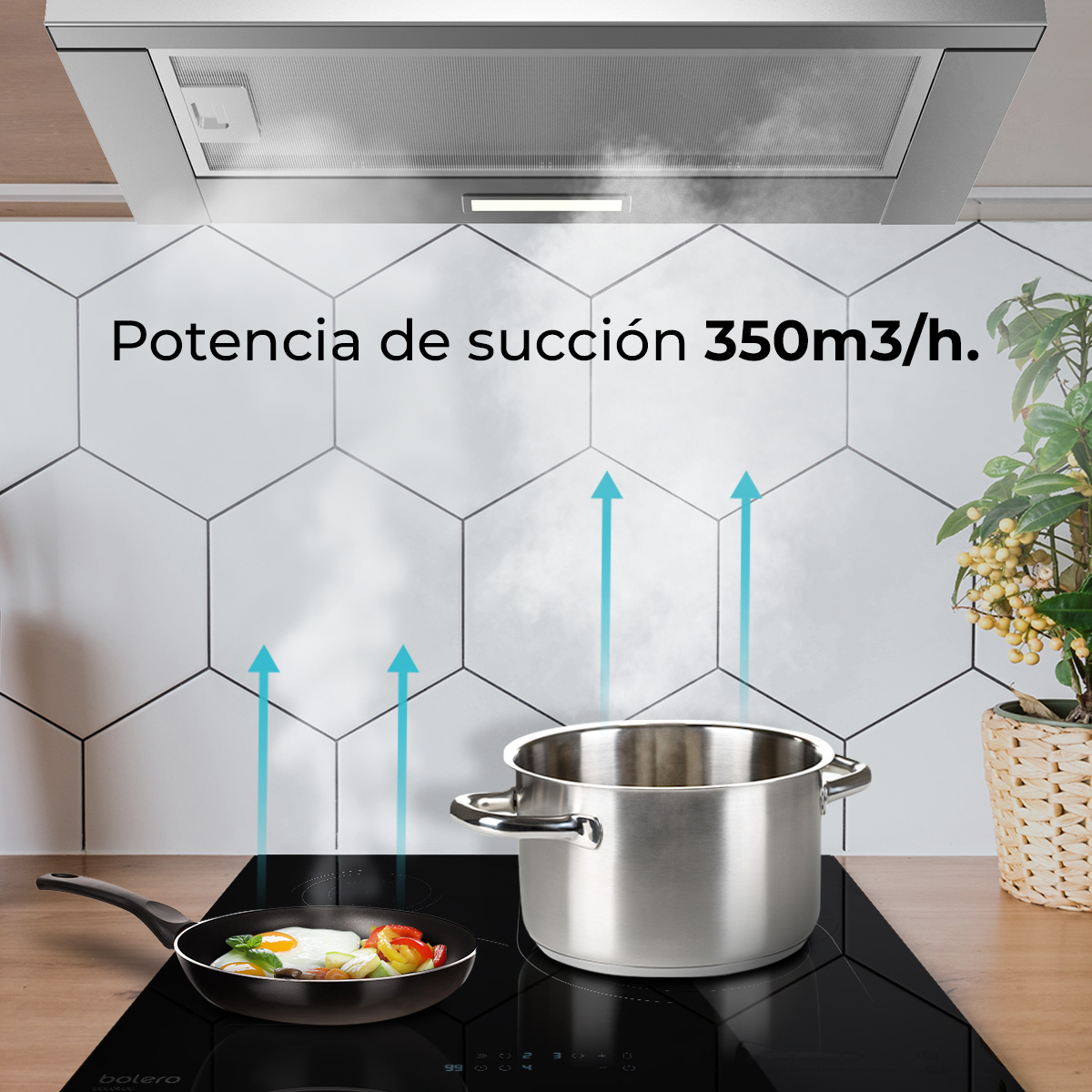 Una escena de cocina con una sartén friendo un huevo y verduras, una olla y una campana extractora arriba.