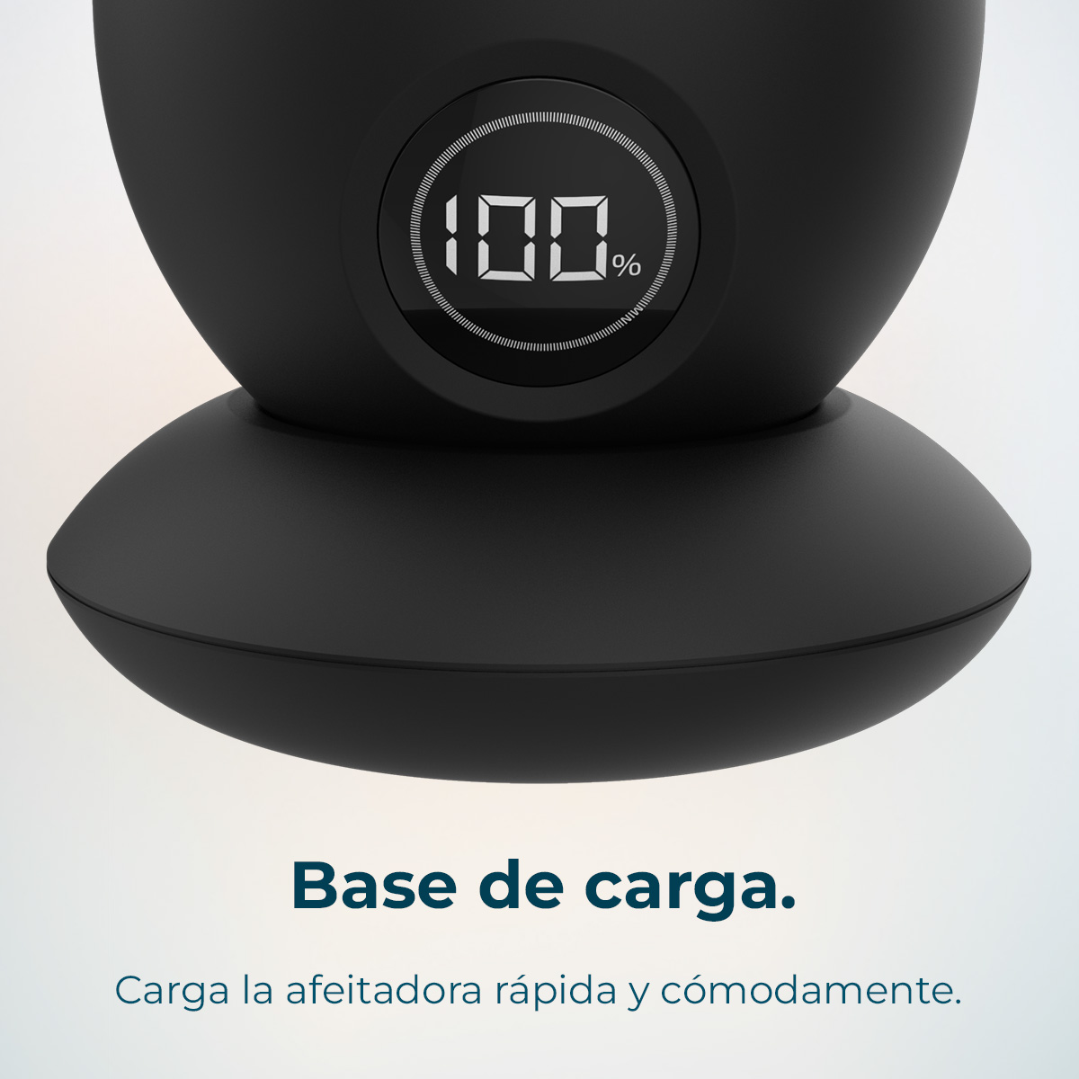 Base di ricarica nera con display digitale che mostra il 100%. Testo bianco su sfondo nero. Testo in basso: 'Base di ricarica'.