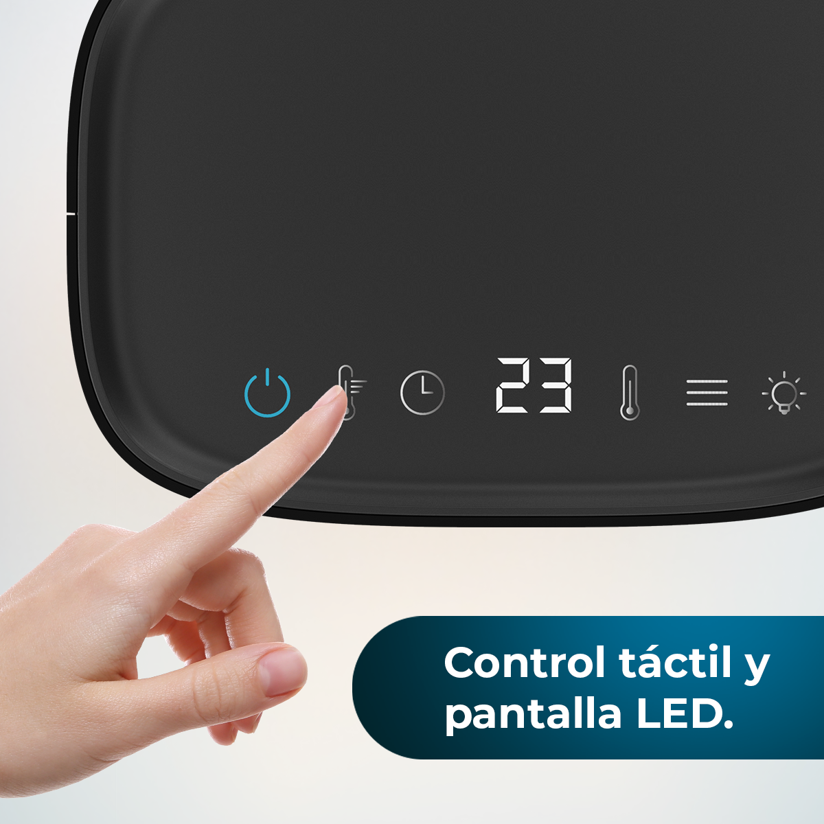 Un dito tocca l'icona della temperatura su un dispositivo nero. Il display digitale mostra 23. Il testo dice: 'Control táctil y pantalla LED'.