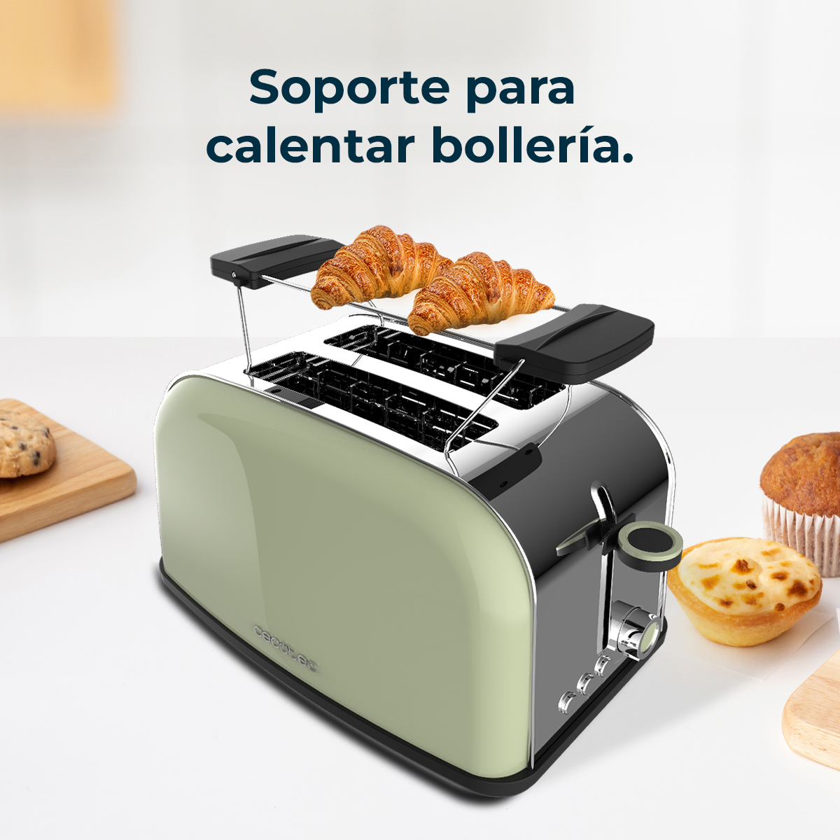 Un tostapane verde con due croissant sopra. Un biscotto e pasticcini sono ai lati.