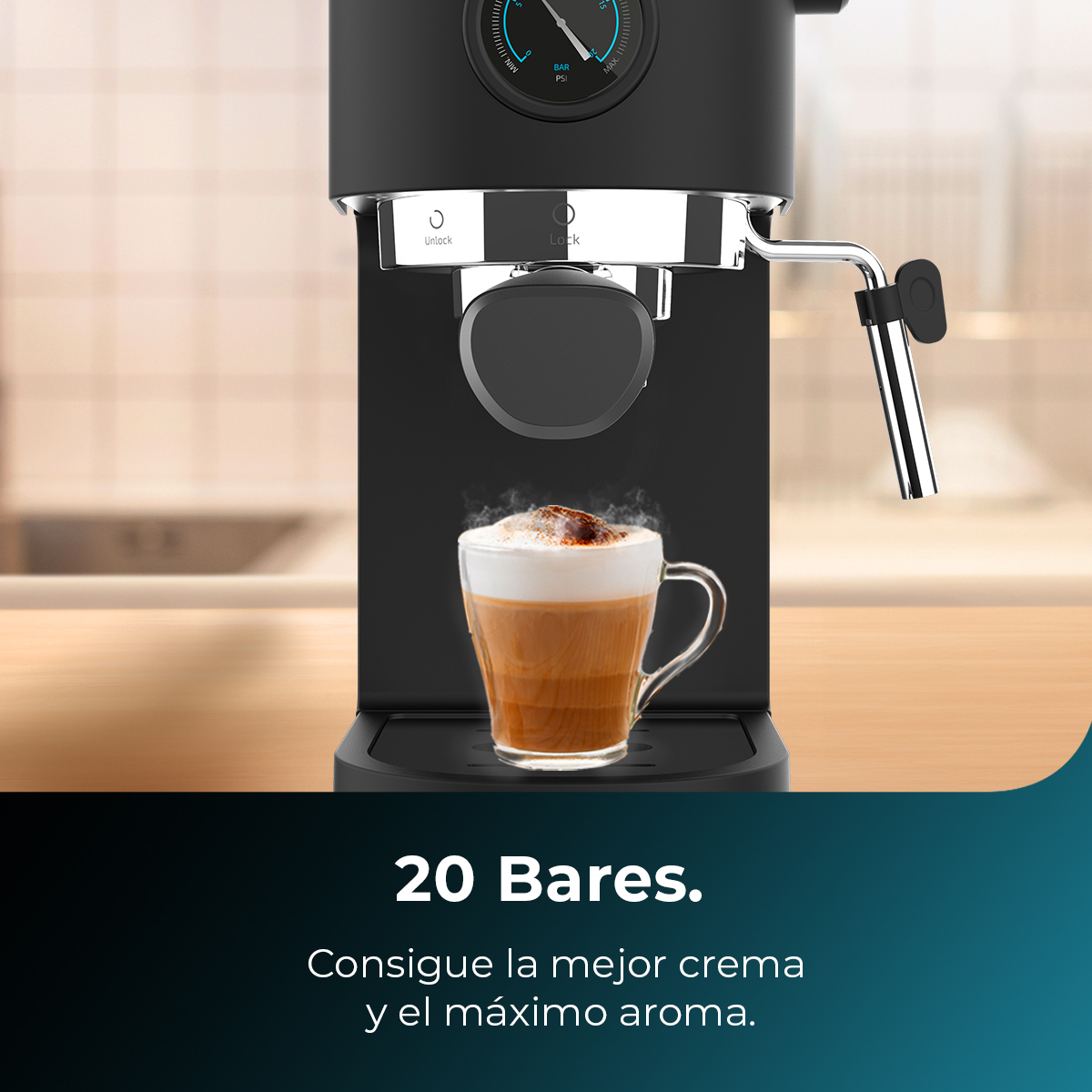 Una macchina da caffè con un cappuccino in una tazza di vetro. La macchina è nera, con un manometro e una lancia vapore. La tazza è su un vassoio.