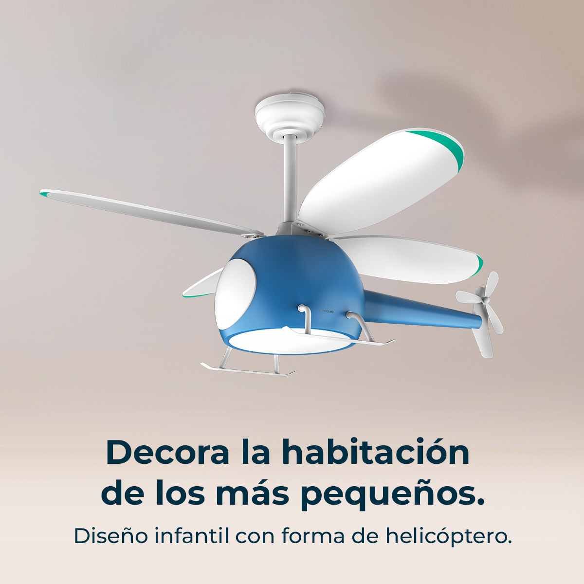 Ventilatore a soffitto a forma di elicottero blu e bianco. Pale bianche con punte verdi. Il testo dice: 'Decora la stanza dei più piccoli'.