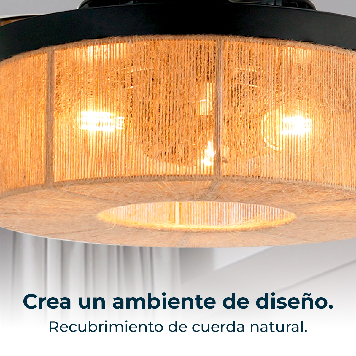 Primer plano de una lámpara cubierta de cuerda con luces brillantes. El texto dice: 'Crea un ambiente de diseño. Cubierta de cuerda natural.'